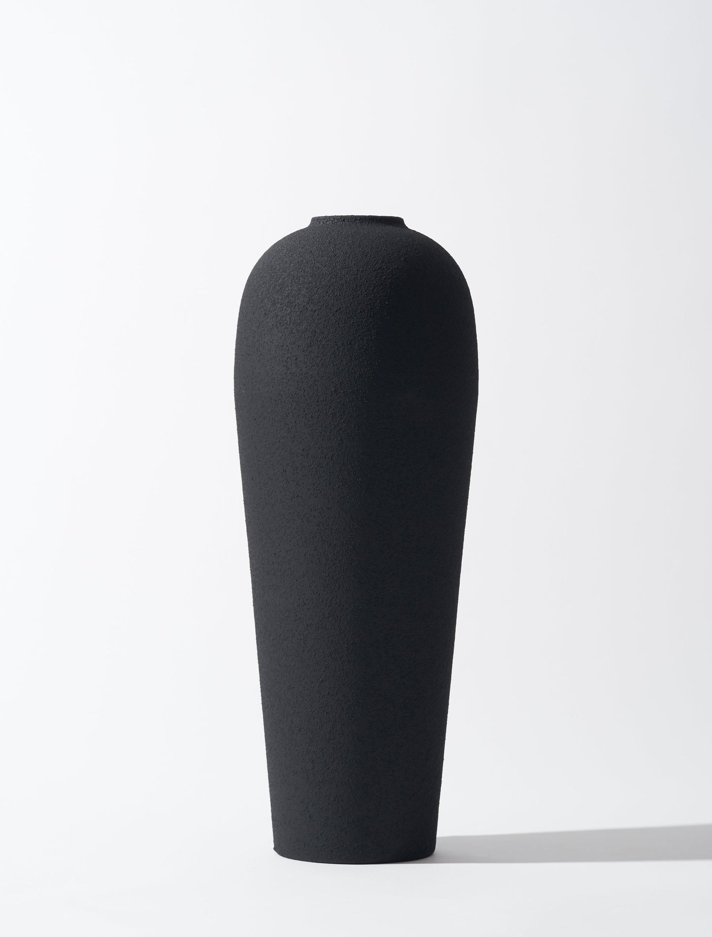 Thomasequestrian | Lola Vase – Structured Black Ceramic Home Decor